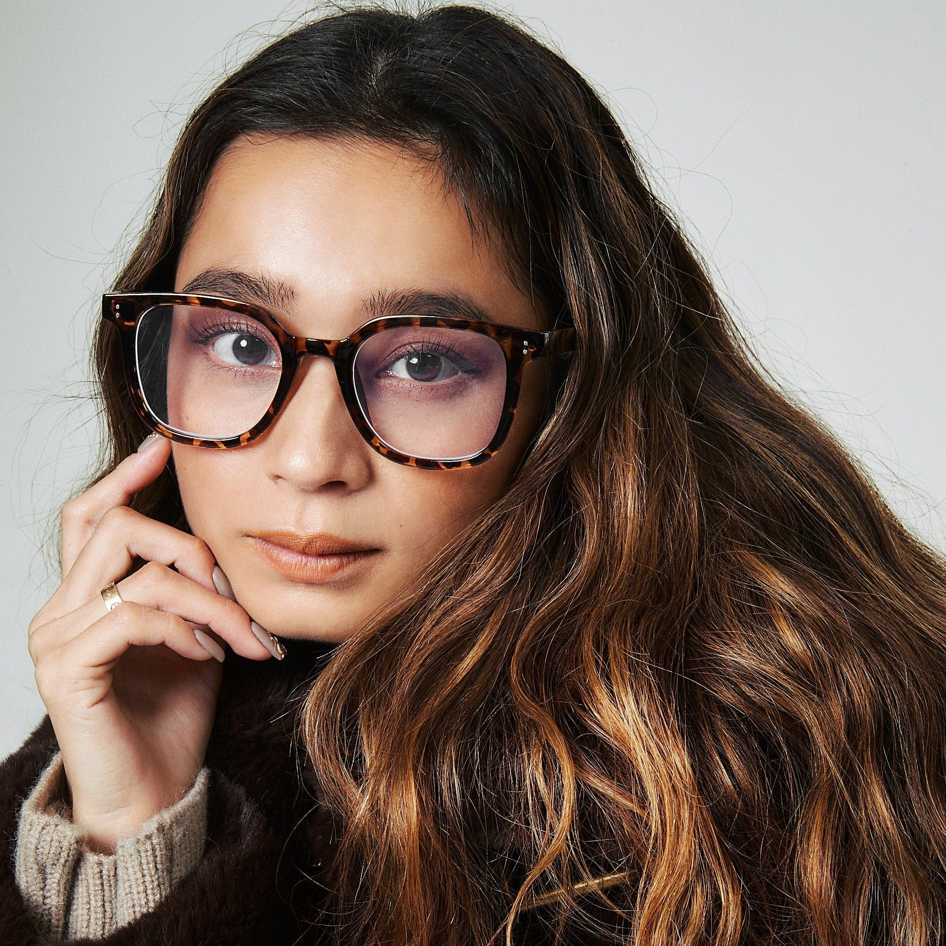 Square clear glasses - 𝐇𝐨𝐧𝐞𝐲 𝐁𝐮𝐭𝐭𝐞𝐫 𝐍𝐢𝐧𝐞