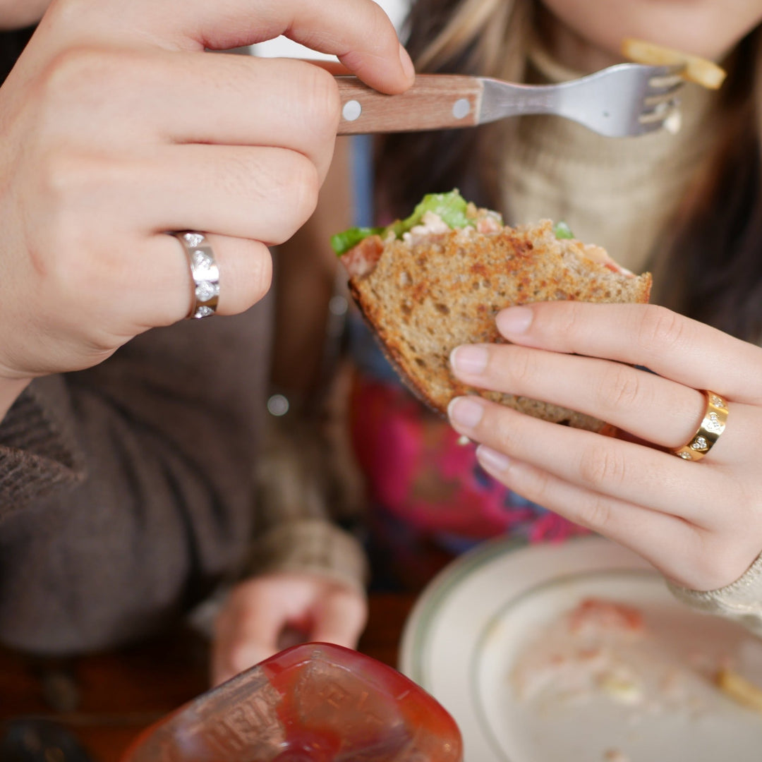 Stone heart ring - 𝐇𝐨𝐧𝐞𝐲 𝐁𝐮𝐭𝐭𝐞𝐫 𝐍𝐢𝐧𝐞