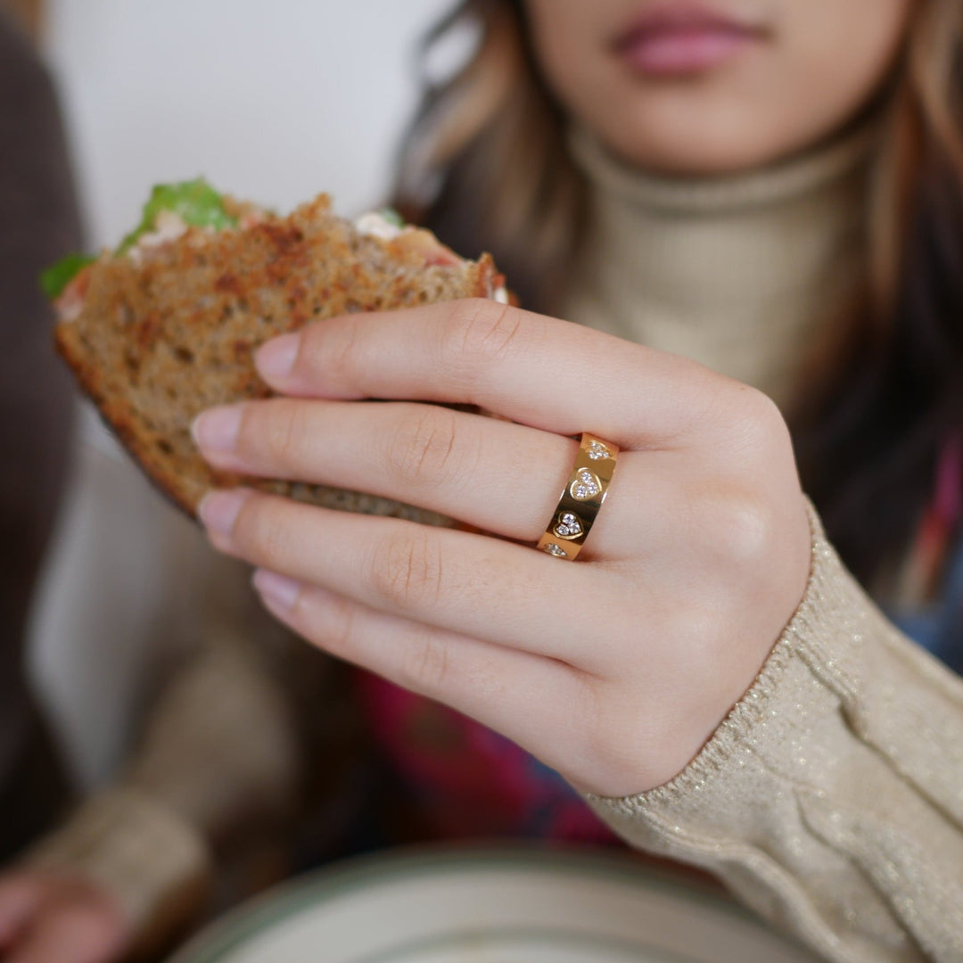 Stone heart ring - 𝐇𝐨𝐧𝐞𝐲 𝐁𝐮𝐭𝐭𝐞𝐫 𝐍𝐢𝐧𝐞