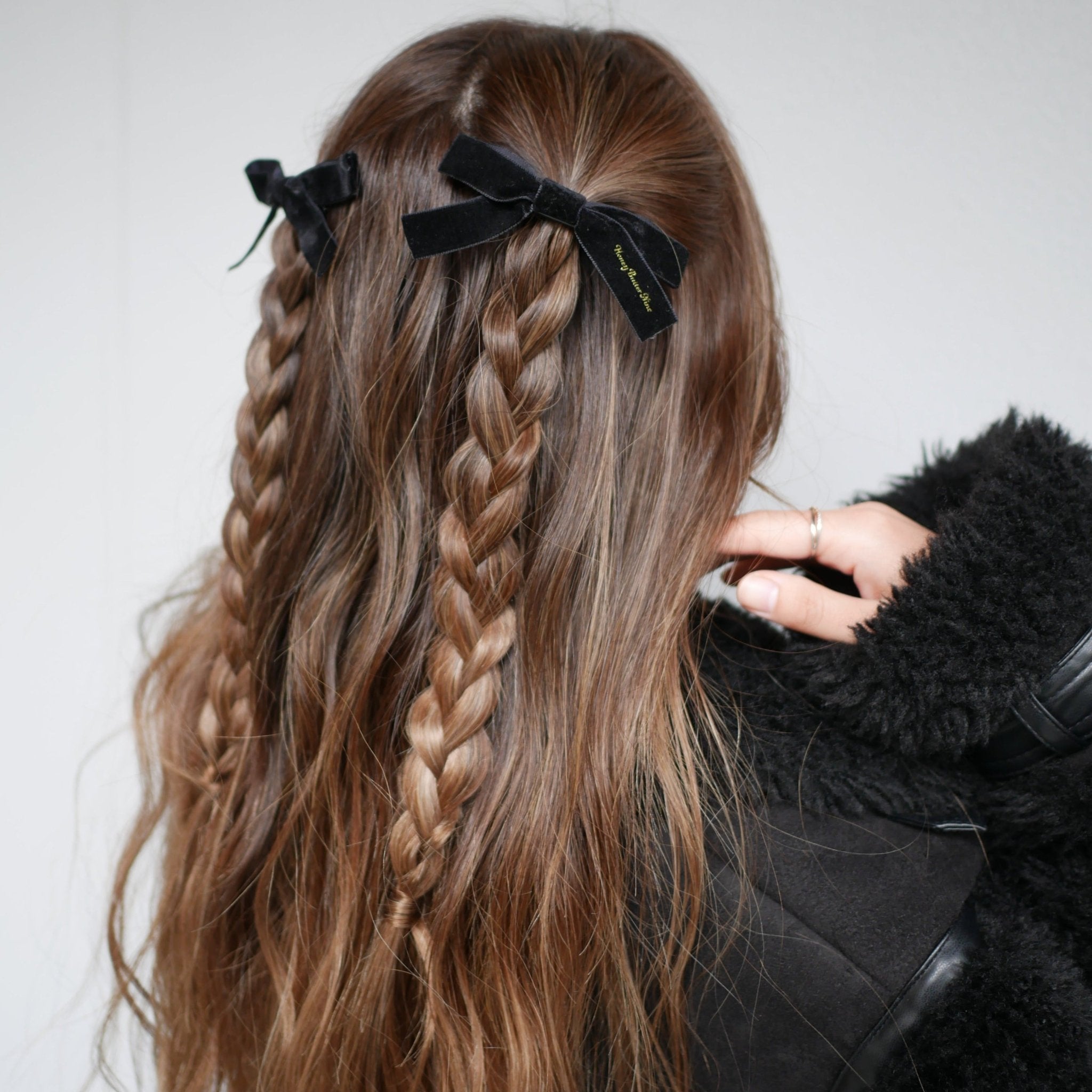 Velours ribbon clip (2set) - 𝐇𝐨𝐧𝐞𝐲 𝐁𝐮𝐭𝐭𝐞𝐫 𝐍𝐢𝐧𝐞