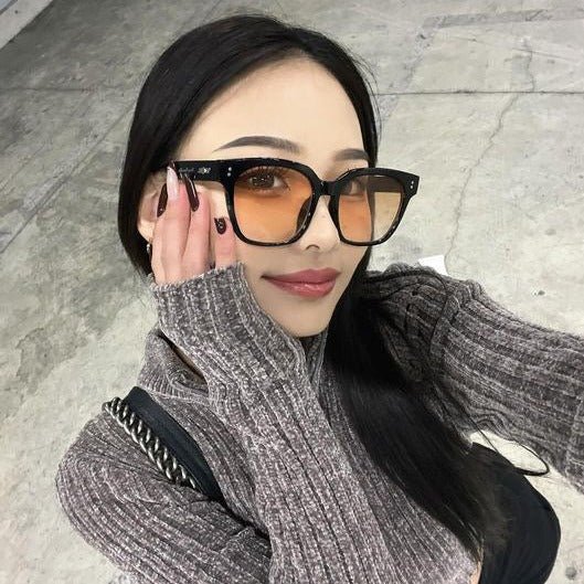 Wide sunglasses - 𝐇𝐨𝐧𝐞𝐲 𝐁𝐮𝐭𝐭𝐞𝐫 𝐍𝐢𝐧𝐞